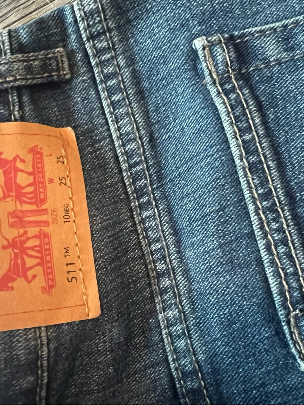 Levi's Straight Jeans in Faded Blue Wash
